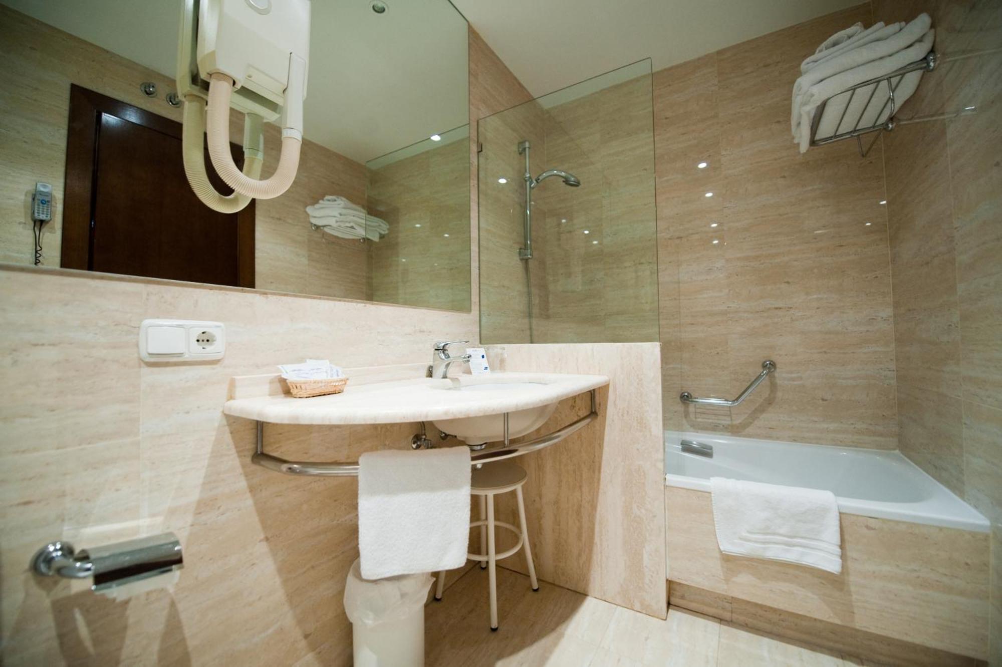Hotel Cordon Бургос Экстерьер фото